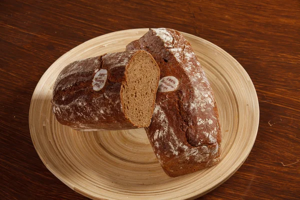 Brot auf dem Teller — Stockfoto