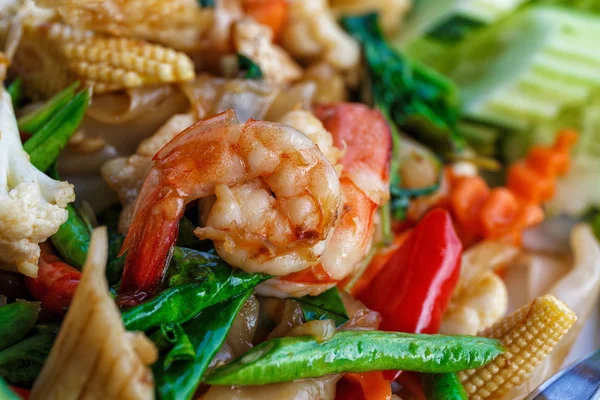 Verduras fritas y mariscos en salsa —  Fotos de Stock