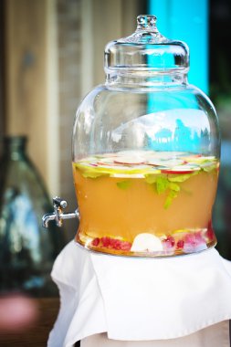 Çaydanlık meyve ile