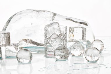 Buz küpleri ve topları