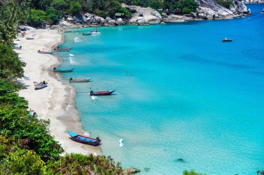 Dalgalar ile deniz manzarası