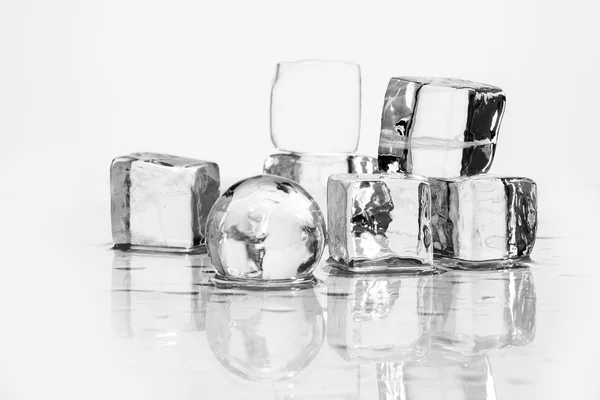 Cubes et boules de glace — Photo