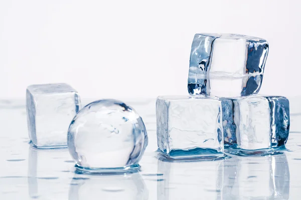 Buz küpleri ve topları