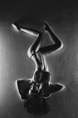 Seksi model bir zemin üzerinde