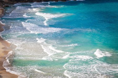 Dalgalar ile deniz manzarası