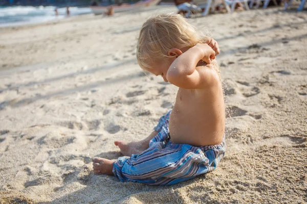 Chłopczyk na piasku — Zdjęcie stockowe