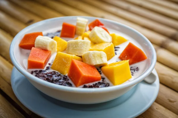 Süßfrucht-Dessert — Stockfoto