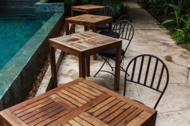 Veranda havuzu yakınlarında