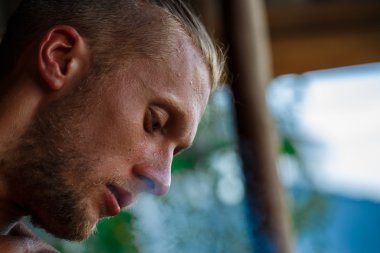 Güzel erkek portresi