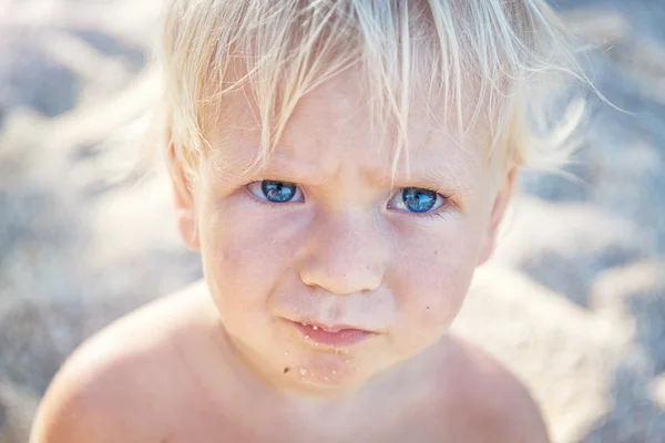 Düsterer blonder Engel — Stockfoto