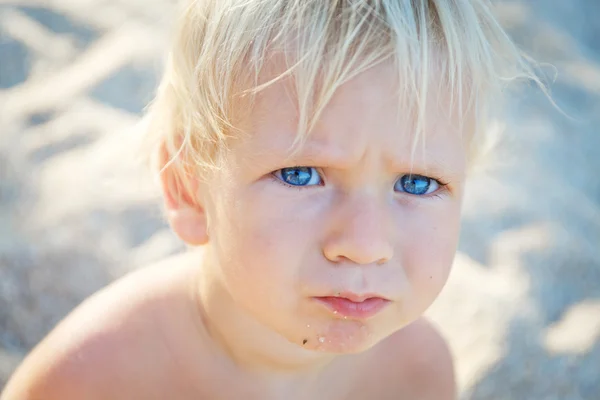 Düsterer blonder Engel — Stockfoto