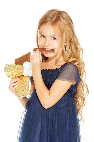 Красива дівчина з шоколадом — стокове фото