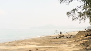 Sabahları insanların spor yapmak için koştuğu sahilin manzarası..