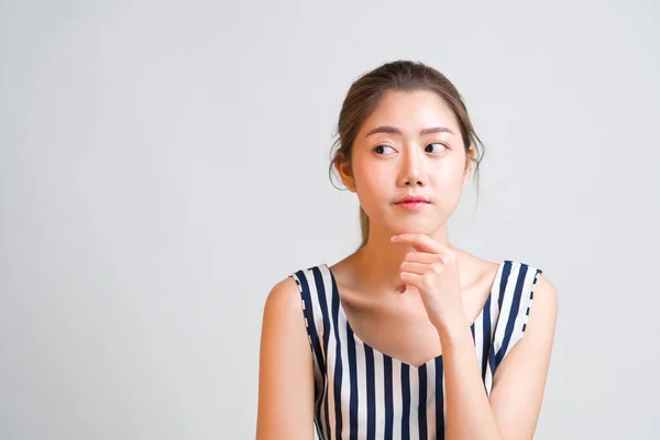 Retrato Joven Encantadora Mujer Asiática Pensativo Curioso Pensar Mirar Hacia —  Fotos de Stock