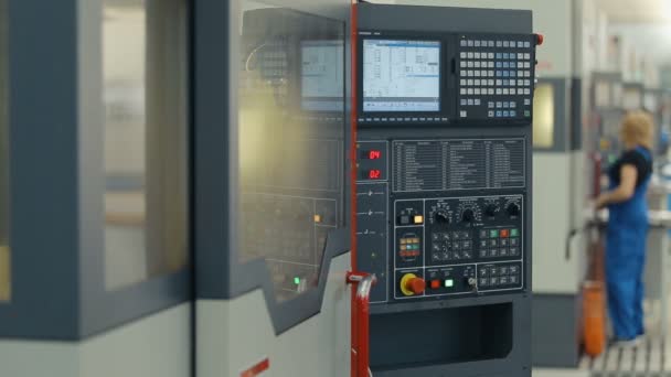 CNC-Maschine in der Produktion — Stockvideo