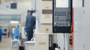 İş akışı arka planda Cnc Makine Fabrikası'nda