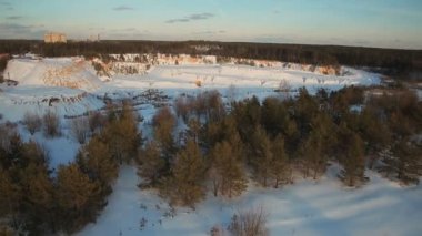 Granit moloz çıkarılması için terk edilmiş taş ocağı