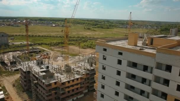 Construcción de edificios de apartamentos — Vídeos de Stock