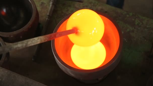 Creation of products from the hot glass mass — Stock Video