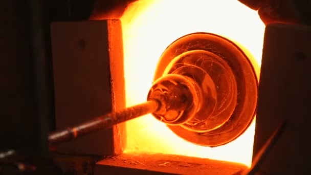 Firing glass in a kiln — Stock Video