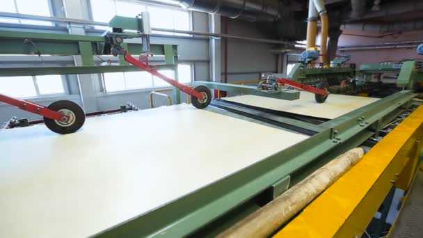 Plywood production on modern equipment — Stock Footage Plywood production on modern equipment Royalty Free Stock Footage