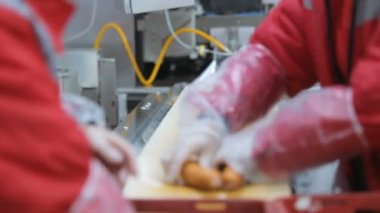 Konveyör sosis paketleme için