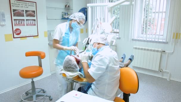 Procedure van tandheelkundige behandeling in de tandheelkunde — Stockvideo