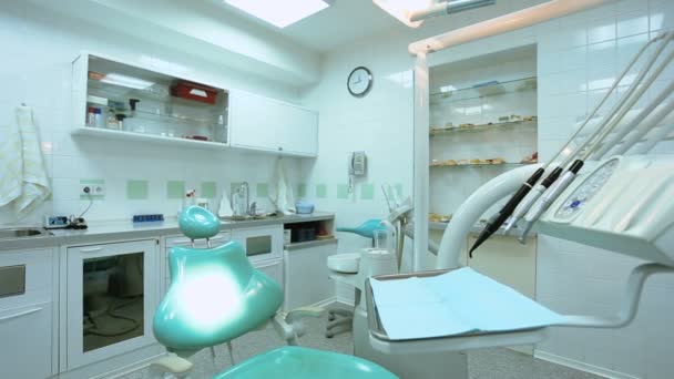Обзор стоматологического кабинета и оборудования — стоковое видео