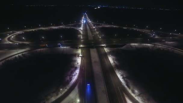 Cruce de carretera en la noche — Vídeo de stock