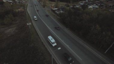 Yolda trafik havadan görünümü