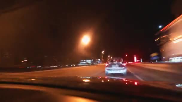 Timelapse rijden op hoge snelheid via op stadsstraten — Stockvideo