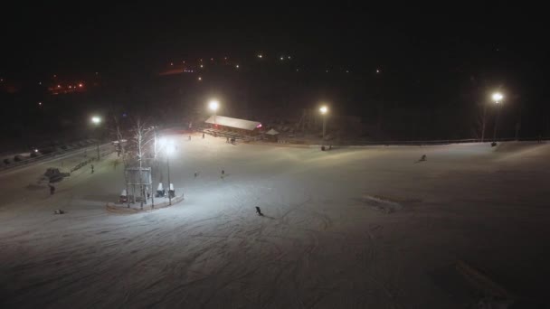 Aerial skott vinterturism. Ski resort — Stockvideo