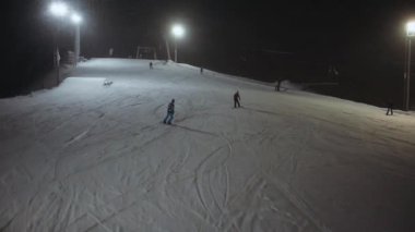 Kış tatili kayak merkezinde