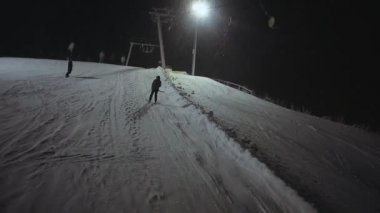 Hava atış kayakçı ve snowboard düşkünleri Asansör ile ayağa kalkıp