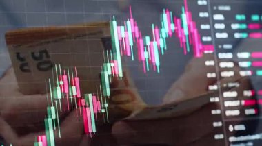 Euro Faturalarını Sayan Yatırımcı, Yeşil Mum Çizelgesi Taşıma, Borsa Bilet Kurulu. Ticaret Yatırım Finans Konsepti. Mali Geçmişi
