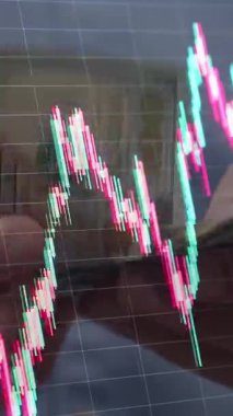 Yatırımcı Dolarlar Sayıyor, Yeşil Kırmızı Mum Çizelgesi Üstüste, Borsa Bilet Kurulu. Ticaret, Yatırım, Ekonomi Konsepti. Mali Geçmişi