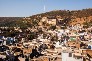 Eski şehrin üzerinde göster