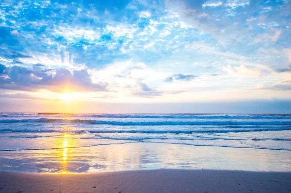 Deniz sabah kızdırma, gündoğumu gökyüzü