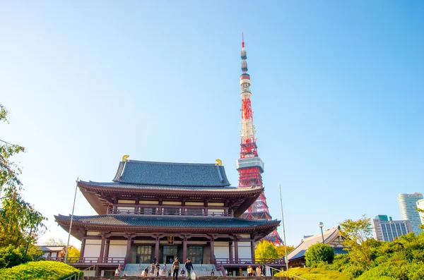 Cestovní ruch Zojoji chrámu, Tokio, Japonsko — Stock fotografie