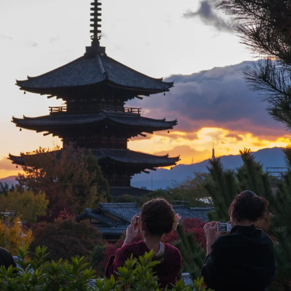 Yasaka tower, Kjóto (prefektury), japonské tradiční chrámy a svatyně — Stock fotografie