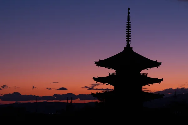 Torre de Yasaka, kyoto (prefecturas), templos y santuarios tradicionales japoneses — Foto de Stock