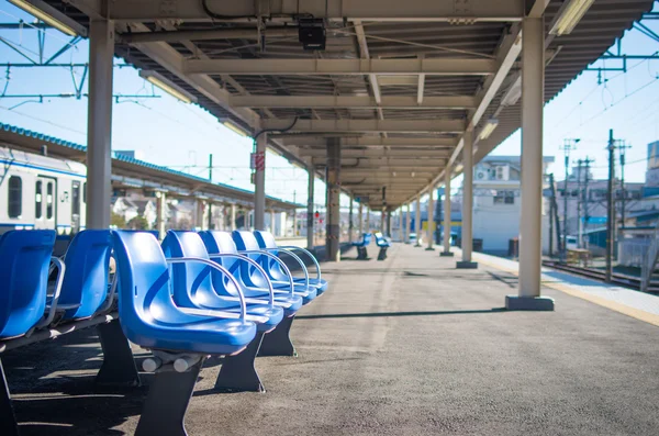 Japanese station platform blue bench — Stock Photo, Image