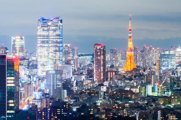 東京タワー夜ビュー、東京、日本 — ストック写真