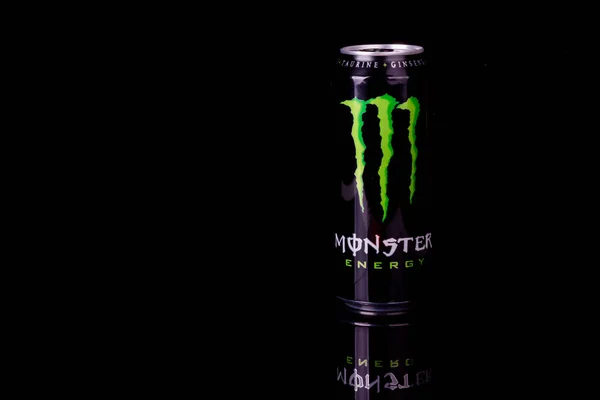 London Жовтня 2020 Can Monster Energy Drink Isolated Black Background — стокове фото