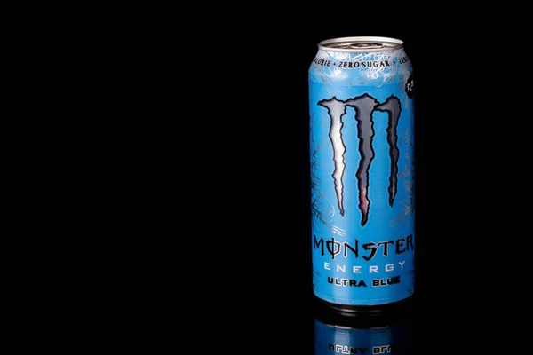 2020 Can Monster Ultra Blue Zero Sugar Energy Drink Isolated — 스톡 사진