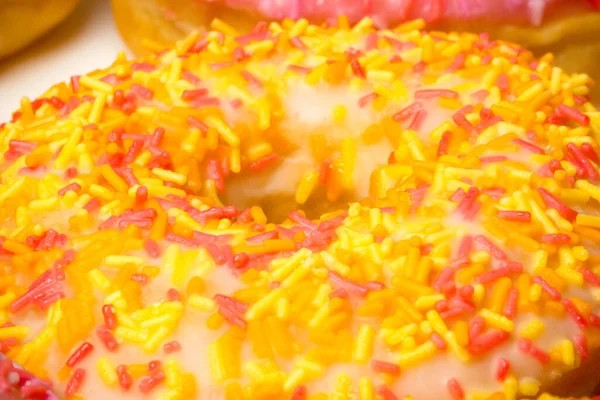 Iced Ring Donuts Een Witte Achtergrond — Stockfoto