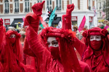 Londra, Birleşik Krallık, 21 Ağustos 2021: - Soykırımcı Protestocular Londra şehir merkezinde kırmızı yürüyüş giydiler