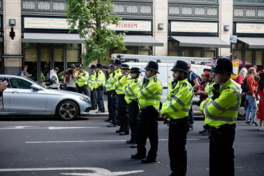 Londra, Birleşik Krallık, 21 Ağustos 2021: Londra 'nın merkezinde düzenlenen Soykırım İsyanı sırasında polis hatları