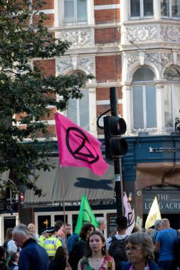 Londra, Birleşik Krallık, 21 Ağustos 2021: - Londra 'nın merkezinde bir protestoya katılan Soykırım İsyanı üyeleri