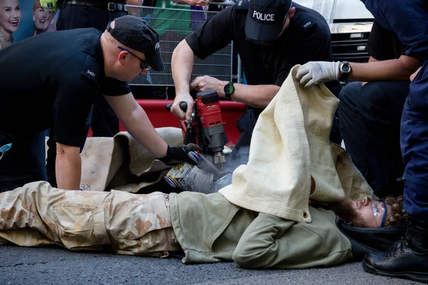 Londres Reino Unido Agosto 2021 Oficiales Policía Especializados Utilizan Equipos — Foto de Stock